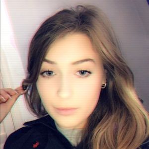 Meet your Posher, Adrianna